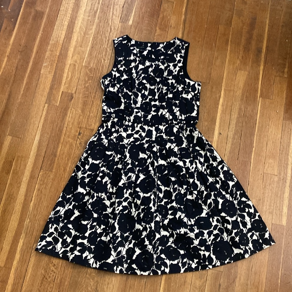 Talbots Size 12 Dress Sleeveless Scoop Neck Fit & Flare Floral Black and White